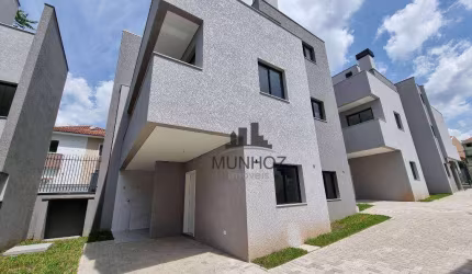 Sobrado com 3 dormitórios à venda, 132 m² por R$ 749.000,00 - Santa Felicidade - Curitiba/PR