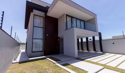 Maravilhosa Casa Alto Padrão com Piscina no Neoville