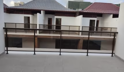 Triplex com 3 suítes em Camboinha