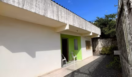 CASA À VENDA EM CAMBORIÚ!