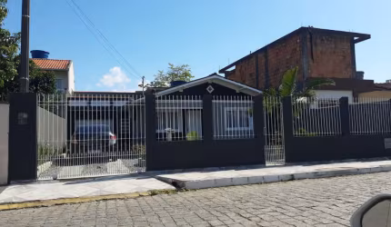 Casa em Camboriú região central de Camboriú anexo ao hospital