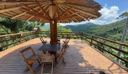 LINDO SITIO EM CAMBORIÚ