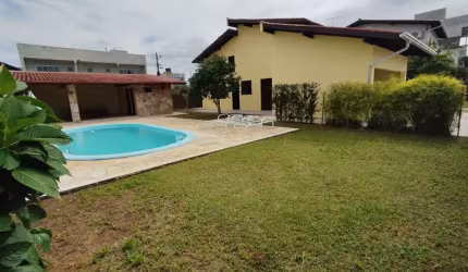 Maravilhosa casa para locação no bairro São Francisco de Assis em Camboriú.