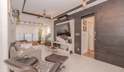Amplo e elegante apartamento de 2 dormitórios, com 111m² privativos, no coração do Menino Deus.