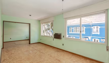 Apartamento de 4 quartos,suíte e vaga prox ao Moinhos de Vento com pátio amplo oportundade 499 mil!!