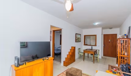 Apartamento semi mobiliado de 2 Quartos com sacada e  vaga coberta no Petrópolis barbada