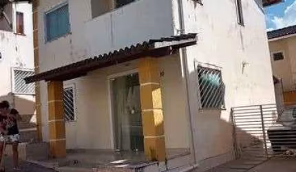 Casa em condomínio fechado com 3 quartos à venda na Rua Eduardo P dos Santos, Caixa D'Água, Lauro de Freitas por R$ 465.000