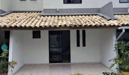 Casa em condomínio fechado com 3 quartos à venda na Rua Eliane S Bonfim, Buraquinho, Lauro de Freitas, 92 m2 por R$ 440.000