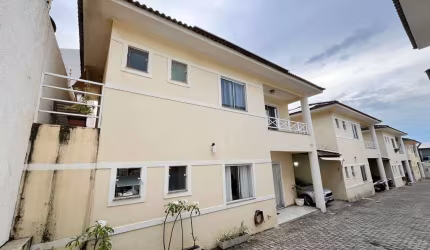 Casa em condomínio fechado com 4 quartos à venda na Rua Clóvis Ibitiara, Stella Maris, Salvador, 150 m2 por R$ 730.000