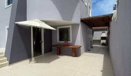 Casa com 4 quartos para alugar na Rua Maria de Lourdes Cidreira, Ipitanga, Lauro de Freitas, 140 m2 por R$ 5.500