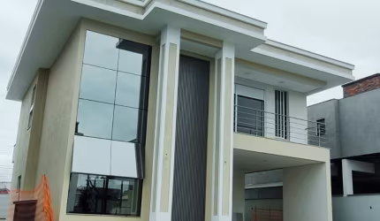 Casa em condomínio fechado em Florianópolis com móveis planejados