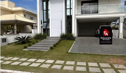 Casa alto padrão em condomínio fechado semi mobiliado