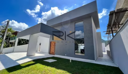 CASA EM CONDOMINIO FECHADO COM 4 DORMITÓRIOS SENDO 4 SUÍTES,2 VAGAS DE GARAGEM,VARANDA GOURMET COM CHURRASQUEIRA E PISCINA.
