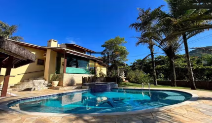 CASA EM CONDOMINIO FECHADO COM 4 SUÍTES,1 BANHEIRO SOCIAL,2 VAGAS DE GARAGEM,VARANDA GOURMET COM CHURRASQUEIRA,PISCINA