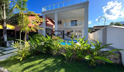 CASA EM CONDOMINIO FECHADO COM 4 DORMITÓRIOS SENDO 3 SUÍTES,2 VAGAS DE GARAGEM,VARANDA GOURMET COM CHURRASQUEIRA E PISCINA