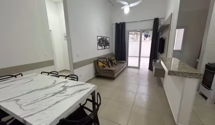 APARTAMENTO PRAIA GRANDE com 2 dormitórios sendo 1 suíte,1 vaga de garagem,varanda gourmet, 1 banheiro social.