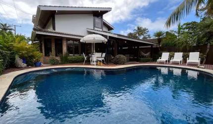 CASA EM CONDOMINIO  COM 4 DORMITÓRIOS SENDO 3 SUÍTES,3 VAGAS DE GARAGEM,VARANDA GOURMET COM CHURRASQUEIRA E PISCINA.