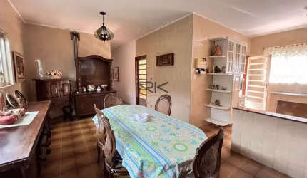 Casa à venda no bairro do Itaguá com 3 dormitórios,sala de estar e varanda