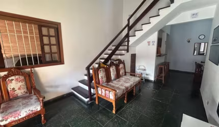 CASA NO BAIRRO DA ESTUFA 1 COM 3 DORMITÓRIOS SENDO 2 SUÍTES,1 BANHEIRO SOCIAL,VARANDA