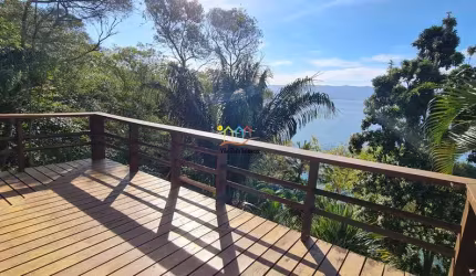 Casa na costeira a venda em Ilhabela