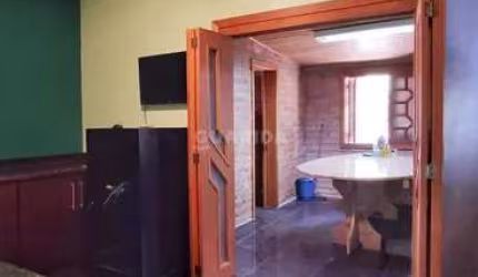 Casa para aluguel com 2 dormitórios para alugar no bairro Jardim Itu Sabára.