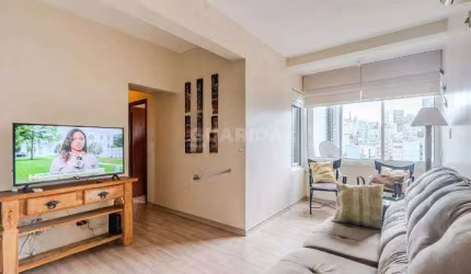 Apartamento mobiliado com 2 dormitórios, em andar alto, no Centro Histórico de Porto Alegre/RS