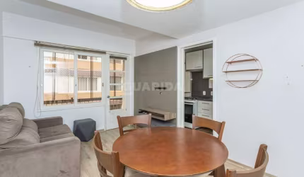 Apartamento mobiliado com 1 dormitório e 1 vaga de garagem no bairro Bom Fim!