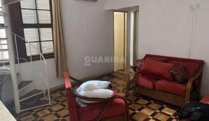 Apartamento duplex mobiliado com 2 dormitórios no bairro Cidade Baixa!