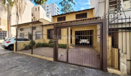 Casa mobiliada com 3 dormitórios, sendo 1 suíte, no bairro Auxiliadora