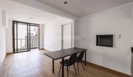 Apartamento semimobiliado para locação com 58m² de área privativa no bairro Auxiliadora.