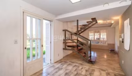 Casa Residencial com 4 dormitórios, sendo 1 suíte, para alugar no bairro Teresópolis.