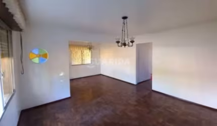 Casa Residencial com 3 dormitórios, sendo 1 suíte, para alugar no bairro Alto Petrópolis.