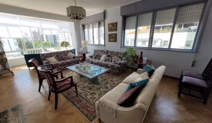 Apartamento mobiliado com 4 dormitórios, sendo 1 suíte com closet, no bairro Moinhos de Vento