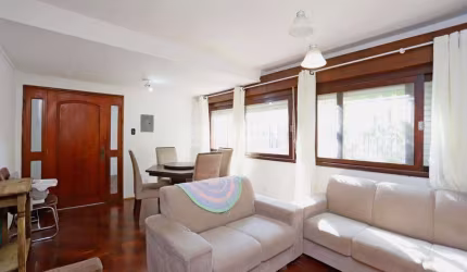 Casa com piscina, ampla e muito bem localizada no bairro partenon para alugar!