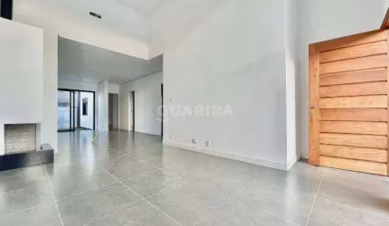 Casa em Condomínio, nova, com 3 dormitórios, sendo 1 suíte, no bairro Hípica