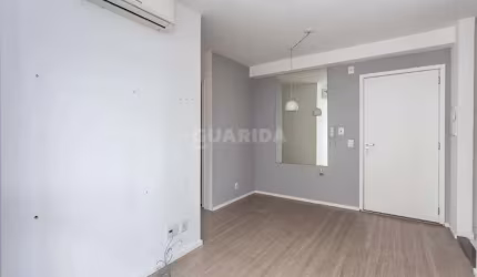 Excelente apartamento com 2 dormitórios, sendo 1 suíte, no bairro Humaitá