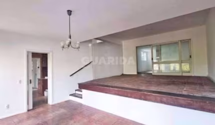 Casa Residencial com 4 dormitórios, sendo 1 suíte, para alugar no bairro Bela Vista