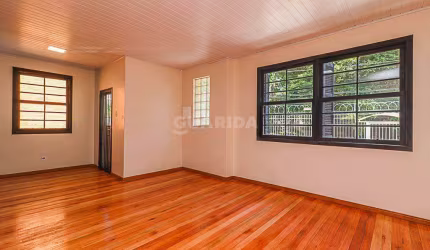 Casa Residencial com 6 dormitórios, no bairro Petrópolis