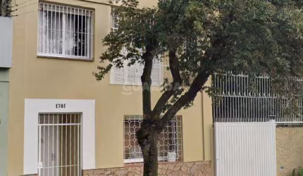 Casa Residencial com 3 dormitórios, e 2 vagas de garagem, no bairro Navegantes