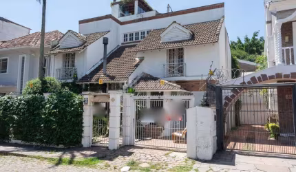 Casa residencial com 4 dormitórios, sendo 2 suíte com closet, no bairro Auxiliadora