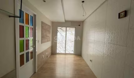 Apartamento com 1 dormitório, semimobiliado, e com pátio no bairro Santana