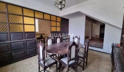 Casa Residencial com 3 dormitórios, semimobiliada, e 3 vagas de garagem no bairro Tristeza