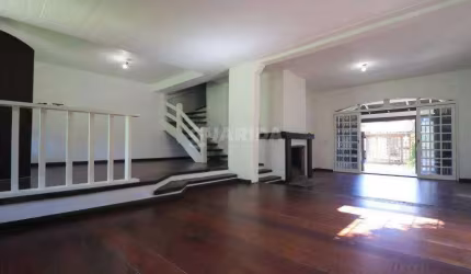 Casa Residencial com 3 dormitórios e 3 vagas de garagem, no bairro Cristal
