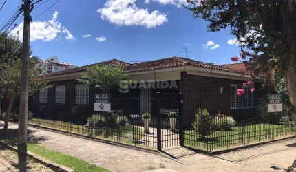 Casa Residencial com 3 dormitórios, sendo 1 suíte, no bairro Jardim Lindóia