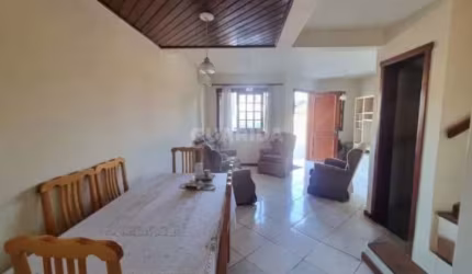 Casa em Condomínio com 2 dormitórios, mobiliada, e 1 vaga de garagem no bairro Hípica