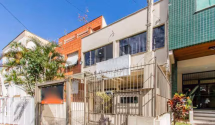 Casa Residencial/Sobrado com 8 dormitórios, sendo 1 suíte, e 2 vagas de garagem no bairro Bela Vista