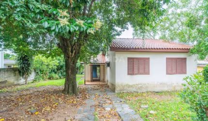Casa Residencial com 3 dormitórios, sendo 1 suíte, e 2 vagas de garagem no bairro Vila Nova