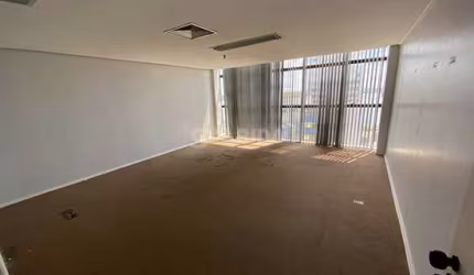 Conjunto comercial no bairro Centro Histórico