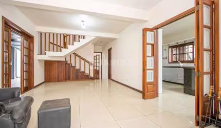 Casa residencial com 5 dormitórios e 6 vagas de garagem no bairro Jardim Itu Sabará