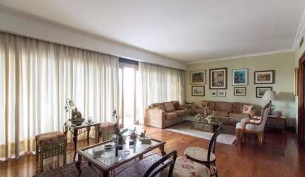 Apartamento com 3 dormitórios, sendo 1 suíte, e 2 vagas de garagem no bairro Petrópolis